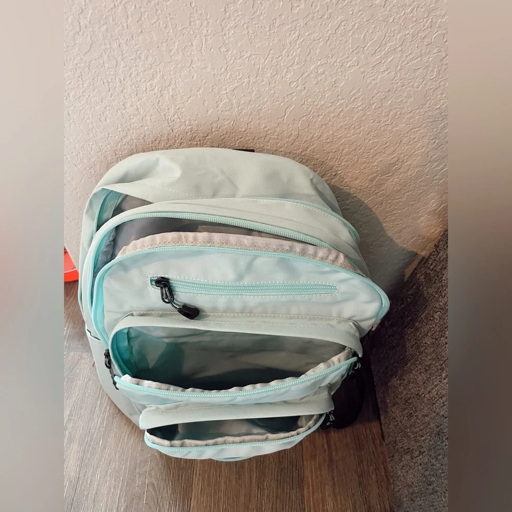 Backpack - Picture 2 of 11